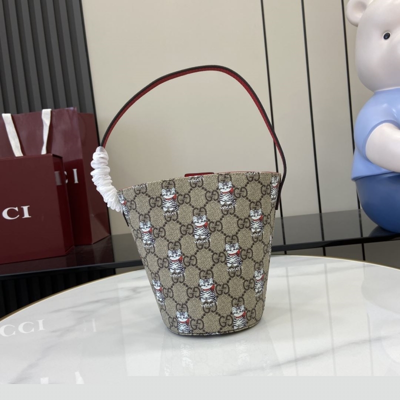 G*u*i bucket bags